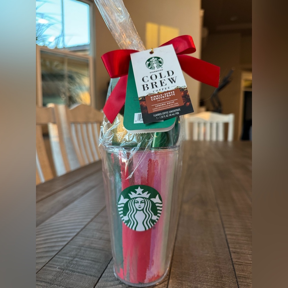 Starbucks 16oz. Cold Brew Gift Set with Red and Green Tumbler (NWT)